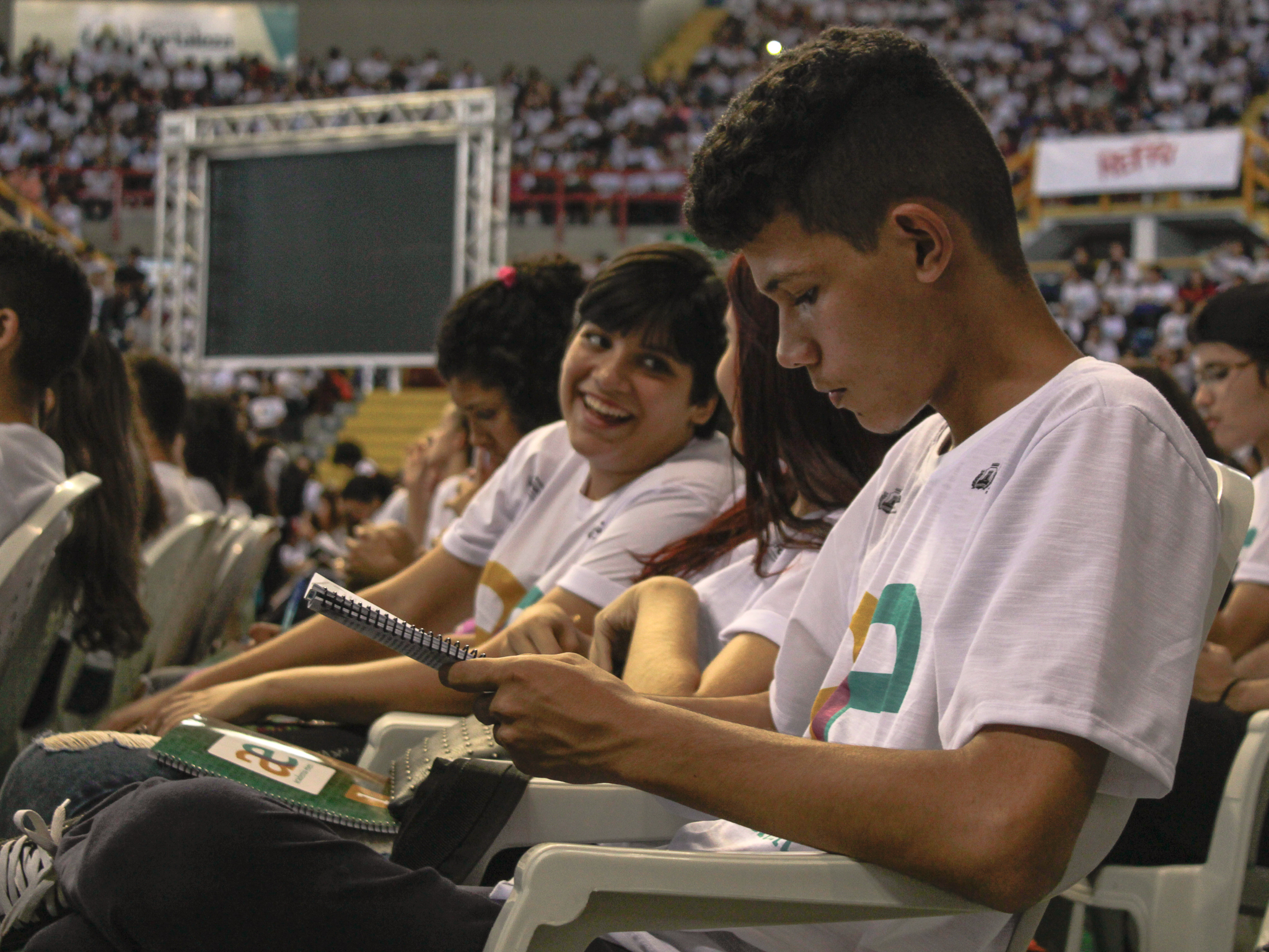 Estudantes do Academia Enem durante um aulão presencial 